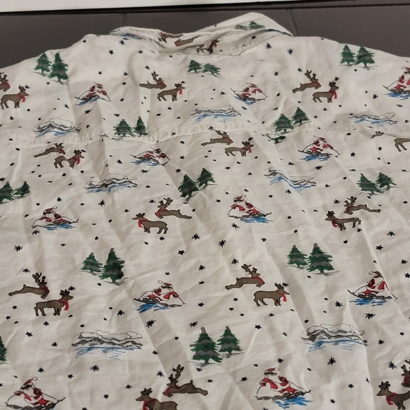 Free Planet Christmas Theme White Button Down Shirt Adult Size Small - Picture 11 of 16